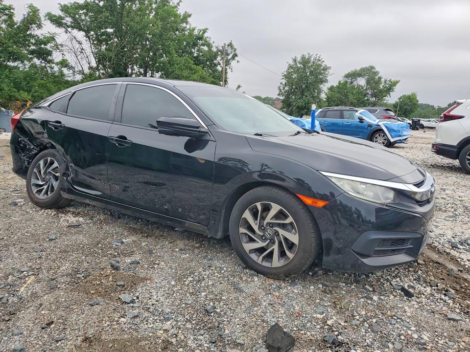 Photo 4 from auction – 2018 HONDA CIVIC with VIN 2HGFC2F72JH585003