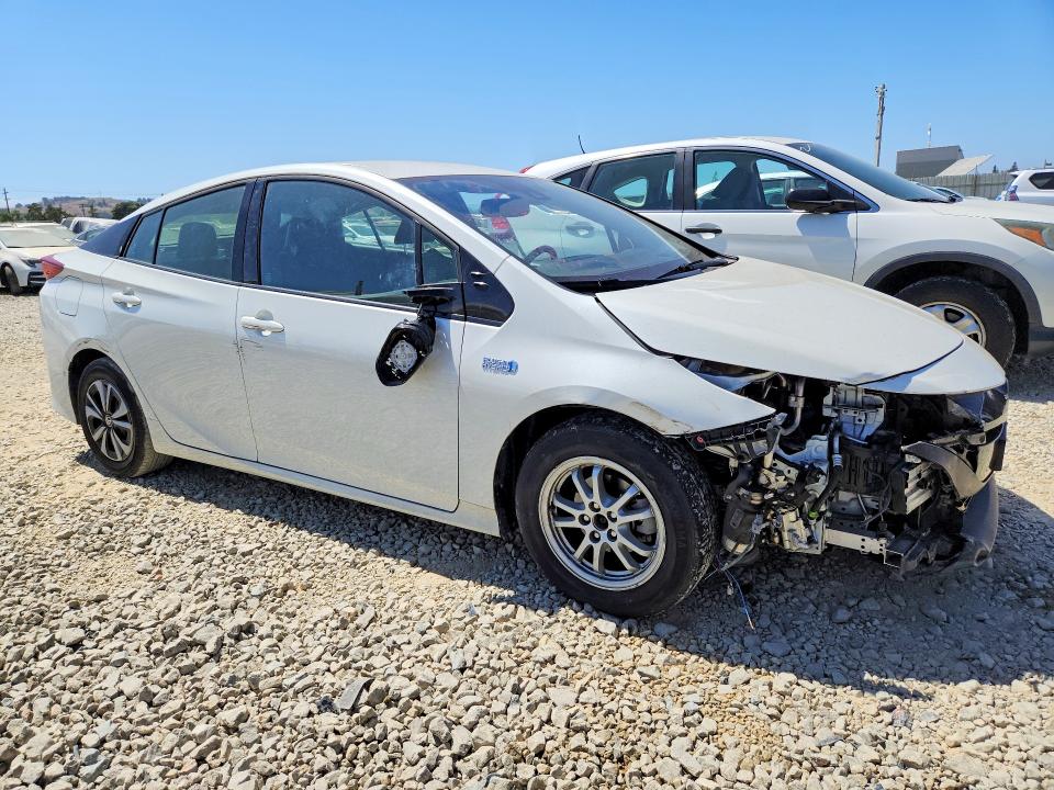 Photo 4 from auction – 2017 TOYOTA PRIUS PRIME with VIN JTDKARFP6H3035943