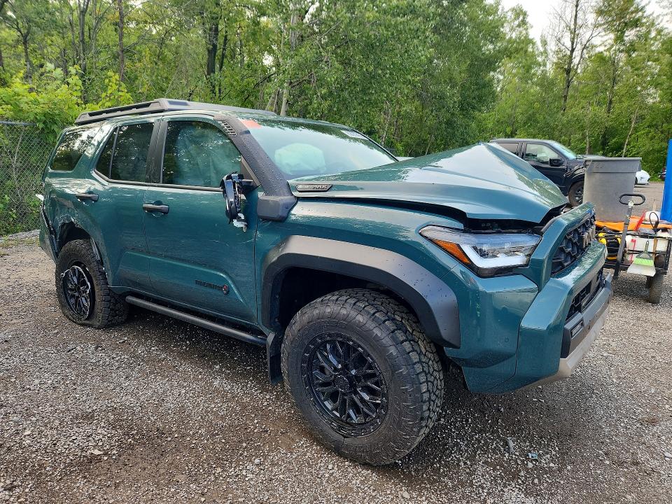 Zdjęcie 4 z aukcji – 2025 TOYOTA 4RUNNER z VIN JTEVB5BR0S5004429