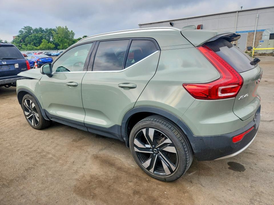 Photo 2 from auction – 2023 VOLVO XC40 with VIN YV4L12UNXP2070869