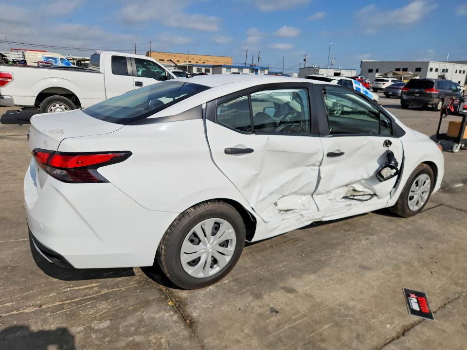 Photo 3 from auction – 2022 NISSAN VERSA with VIN 3N1CN8DVXNL845535