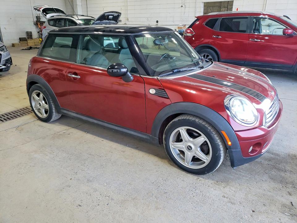 Photo 4 from auction – 2008 MINI COOPER with VIN WMWMF33518TT60216