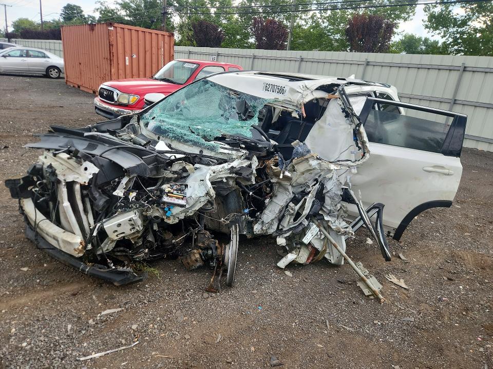 TOYOTA HIGHLANDER 2019 with VIN 5TDJZRFH2KS609957 - Photo from auction