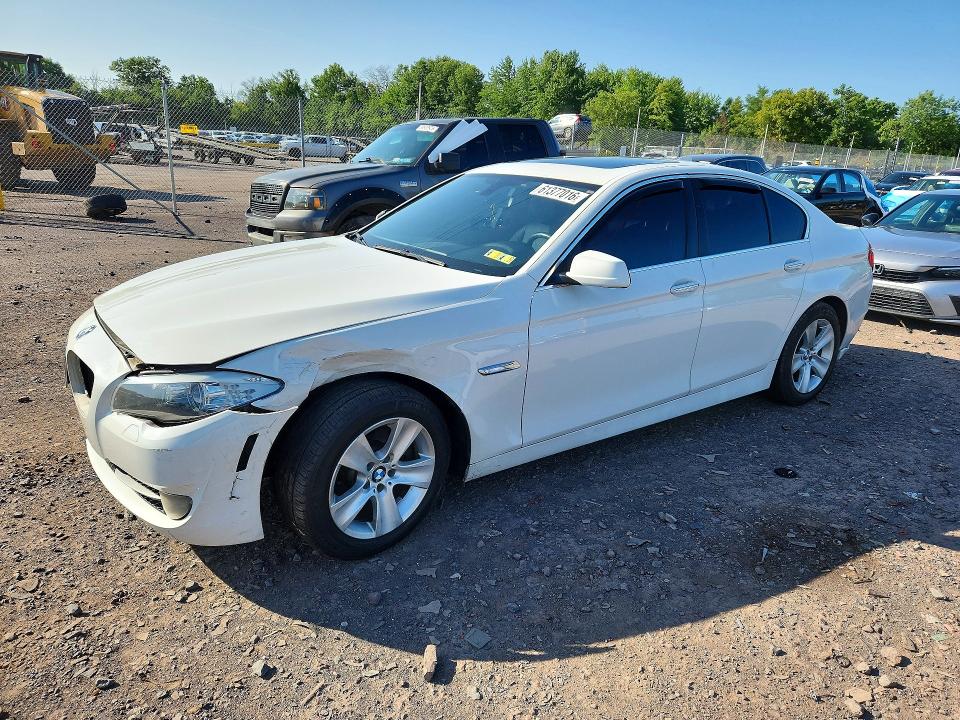 BMW 528 2013 مع رقم تعريف المركبة WBAXG5C56DDY32985 - صورة من المزاد