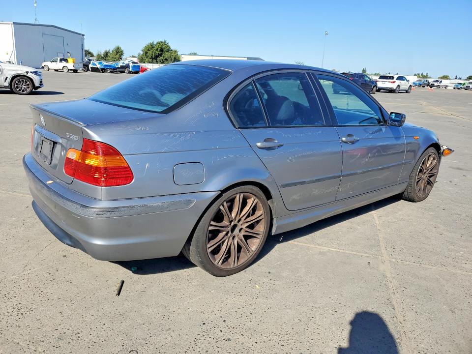 Photo 3 from auction – 2004 BMW 330 with VIN WBAEV53414KM33935