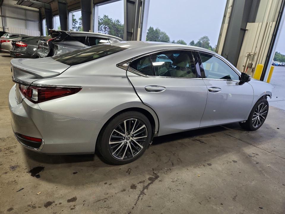 Photo 3 from auction – 2022 LEXUS ES 250 with VIN 58AD11D17NU009418
