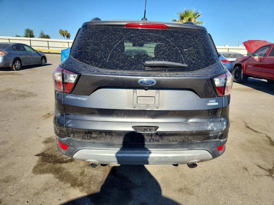صورة رقم 6 من المزاد - 2018 FORD ESCAPE مع VIN 1FMCU0GD8JUD59869
