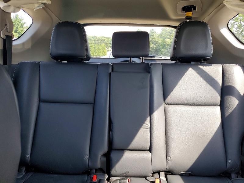 Photo 10 from auction – 2017 TOYOTA RAV4 with VIN 2T3DFREV8HW690113