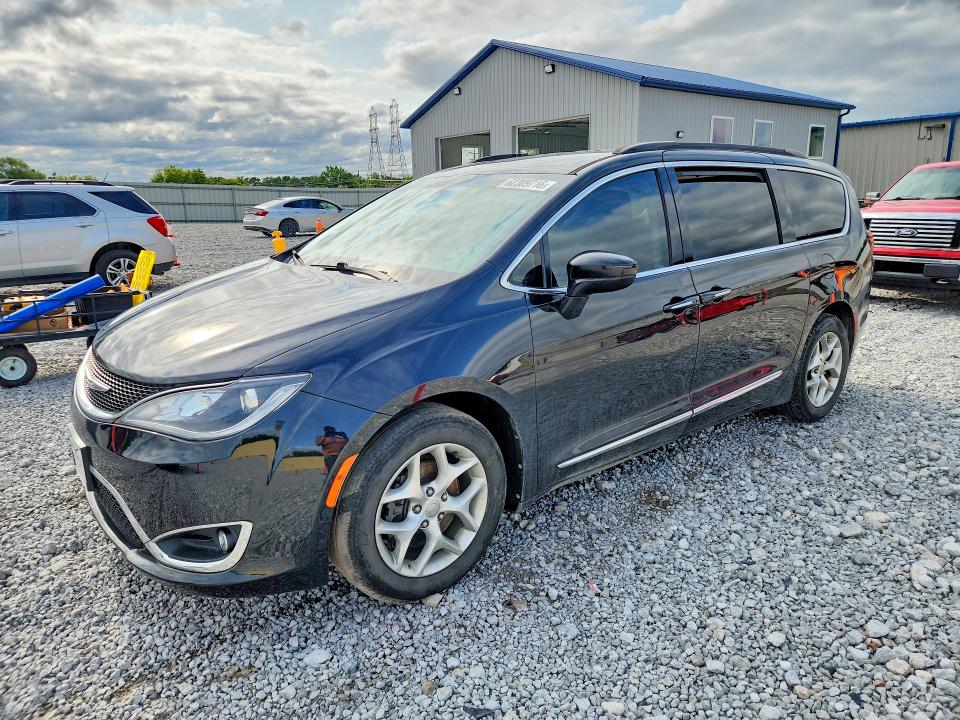 CHRYSLER PACIFICA 2017 with VIN 2C4RC1BG0HR710693 - Photo from auction