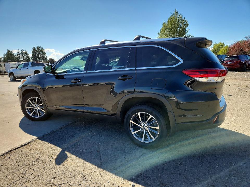 Photo 2 from auction – 2019 TOYOTA HIGHLANDER with VIN 5TDJZRFH4KS940166