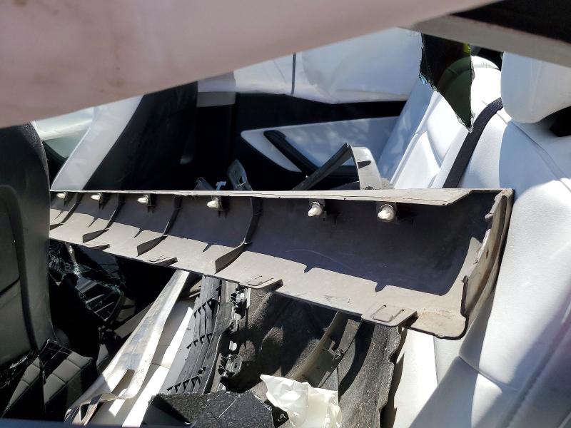 Foto 11 de la subasta – 2022 TESLA MODEL Y con VIN 7SAYGAEE0NF324408