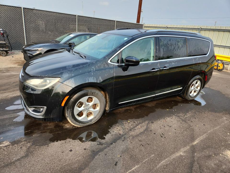 CHRYSLER PACIFICA 2017 with VIN 2C4RC1EG9HR510732 - Photo from auction