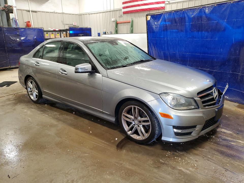 Photo 4 from auction – 2014 MERCEDES-BENZ C with VIN WDDGF8AB8EA944101