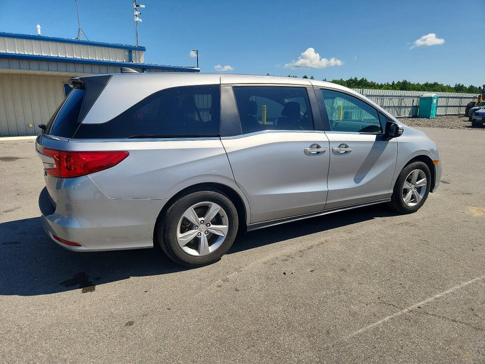 Photo 3 from auction – 2018 HONDA ODYSSEY with VIN 5FNRL6H74JB065973