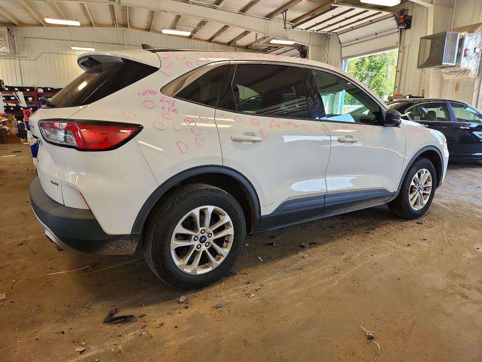Photo 3 from auction – 2022 FORD ESCAPE with VIN 1FMCU9G67NUB14847