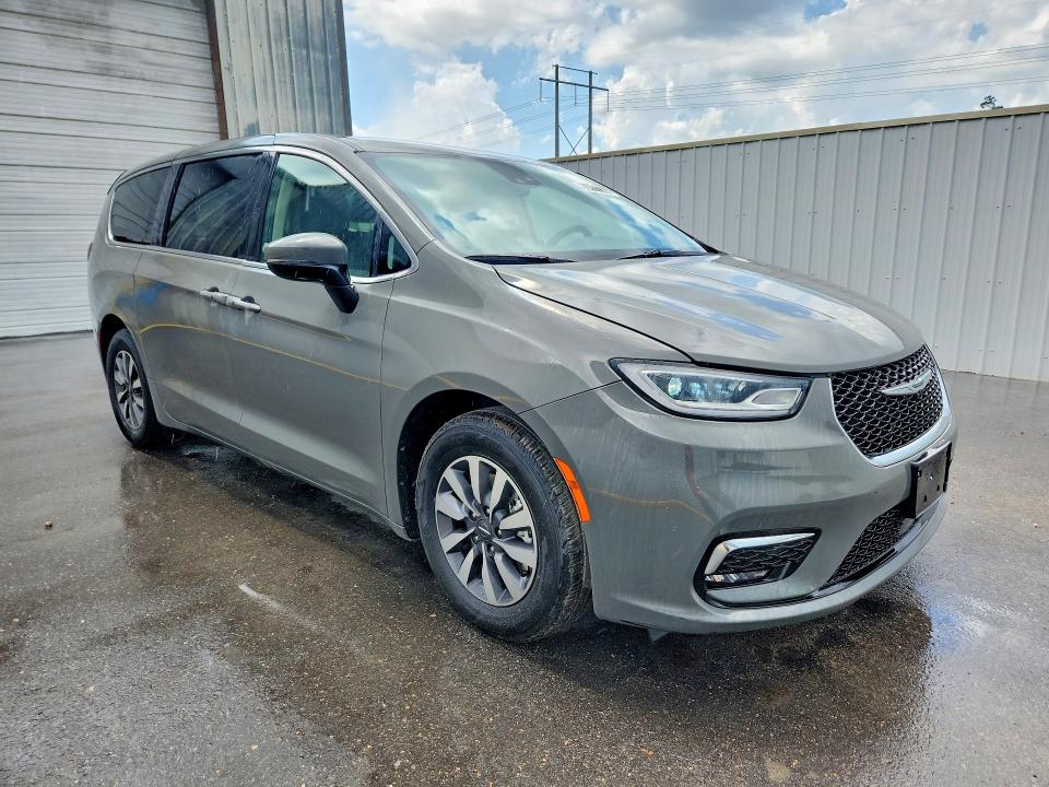 Photo 4 from auction – 2023 CHRYSLER PACIFICA with VIN 2C4RC1L79PR541612