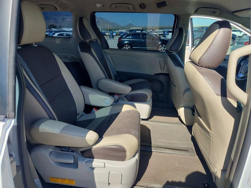 Photo 11 from auction – 2017 TOYOTA SIENNA with VIN 5TDZZ3DC3HS864343