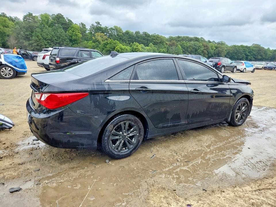 Photo 3 from auction – 2013 HYUNDAI SONATA with VIN 5NPEB4ACXDH651371