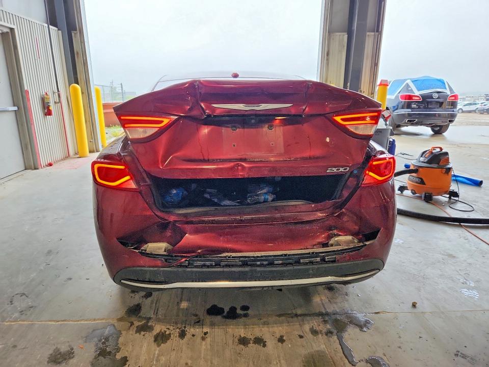 Foto 6 de la subasta – 2015 CHRYSLER 200 con VIN 1C3CCCAB8FN532098