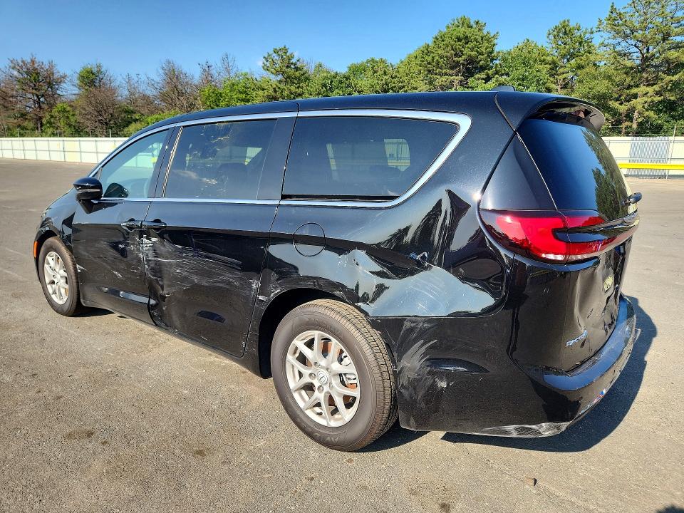 Photo 2 from auction – 2026 CHRYSLER PACIFICA with VIN 2C4RC1BG2TR281775
