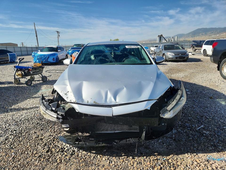 Photo 5 from auction – 2017 HYUNDAI ELANTRA with VIN 5NPD84LF2HH059907