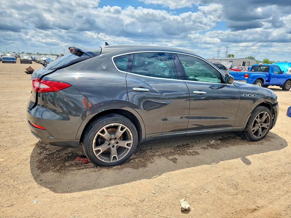 Photo 3 from auction – 2017 MASERATI LEVANTE with VIN ZN661XUL4HX210560