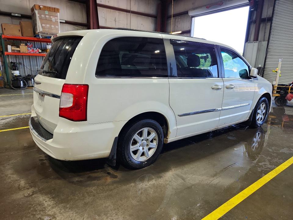 Photo 3 from auction – 2011 CHRYSLER TOWN & COUNTRY with VIN 2A4RR5DG3BR770911