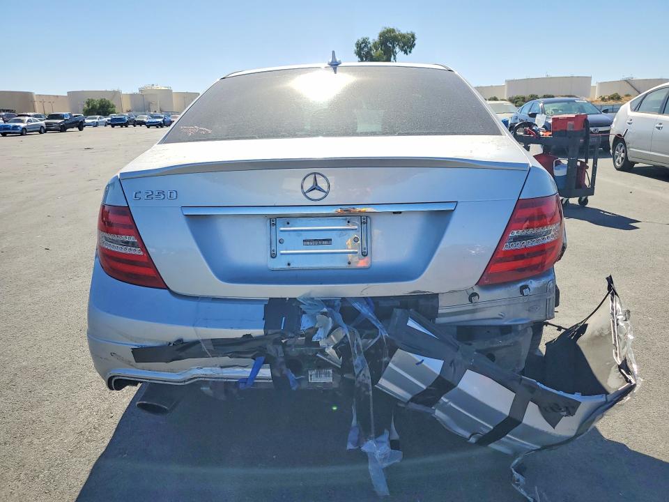 Photo 6 from auction – 2014 MERCEDES-BENZ C with VIN WDDGF4HB6EA958996