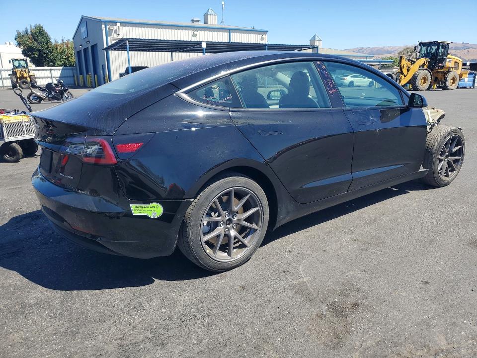 Снимка 3 от търг – 2022 TESLA MODEL 3 с VIN 5YJ3E1EB0NF136135