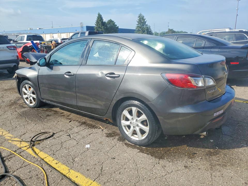 Photo 2 from auction – 2011 MAZDA 3 with VIN JM1BL1VF0B1427937