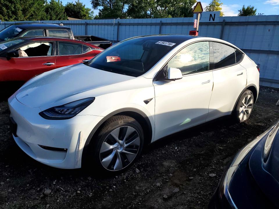 TESLA MODEL Y 2021 مع رقم تعريف المركبة 5YJYGDEE6MF114845 - صورة من المزاد