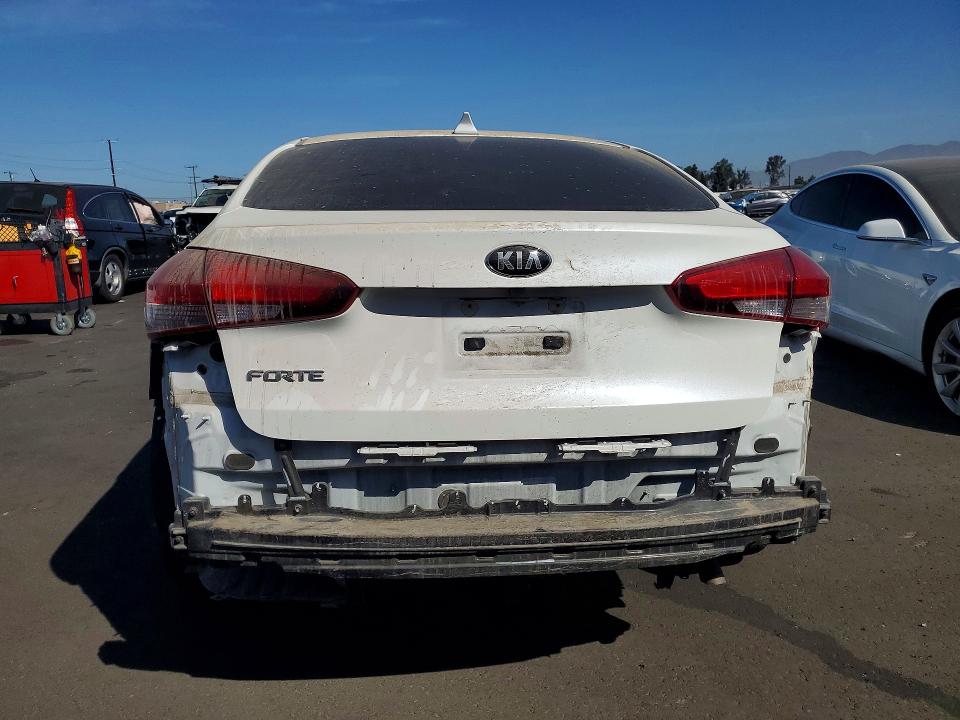 Photo 6 from auction – 2018 KIA FORTE with VIN 3KPFL4A73JE246862