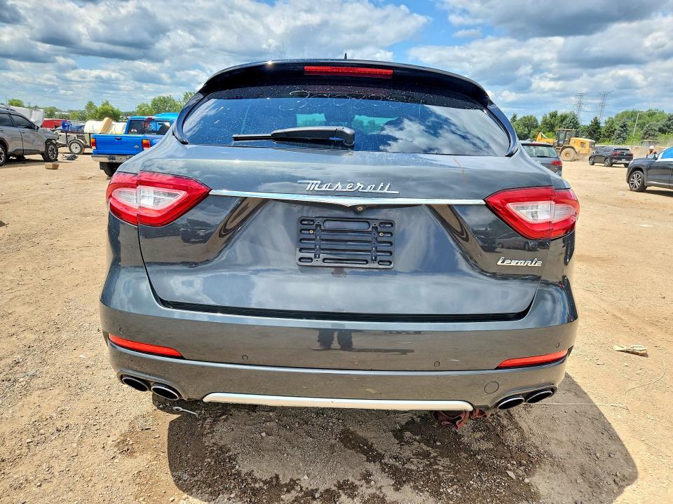 Photo 6 from auction – 2017 MASERATI LEVANTE with VIN ZN661XUL4HX210560