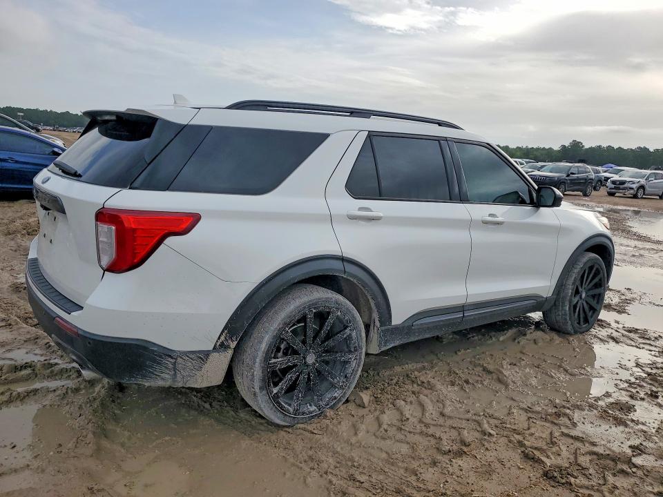 Photo 3 from auction – 2022 FORD EXPLORER with VIN 1FMSK7DH1NGB09573