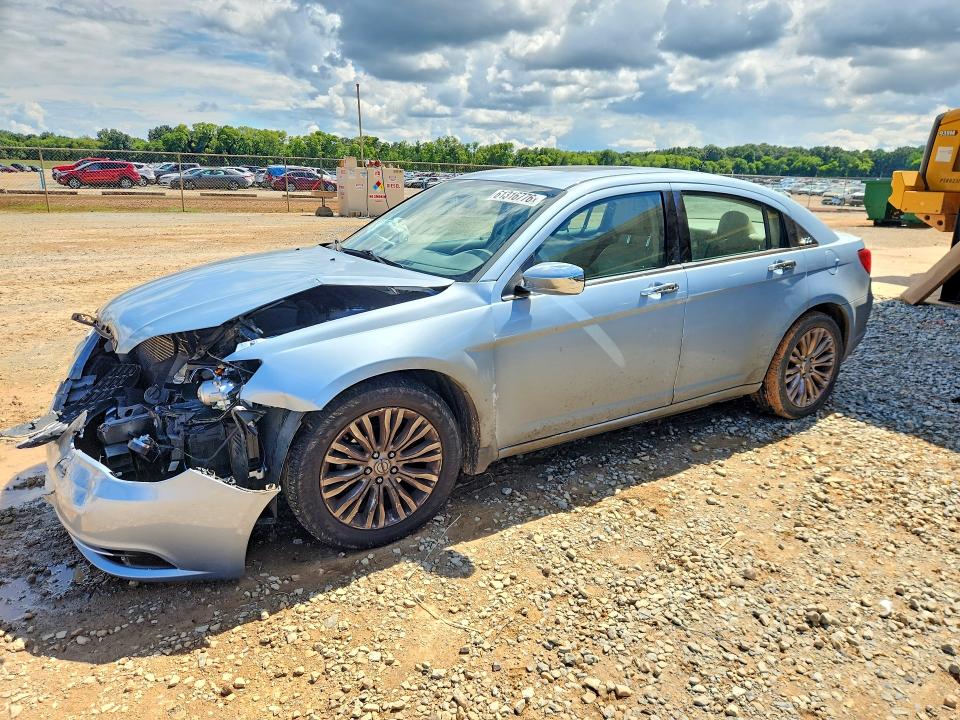 CHRYSLER 200 2013 with VIN 1C3CCBCG3DN504595 - Photo from auction