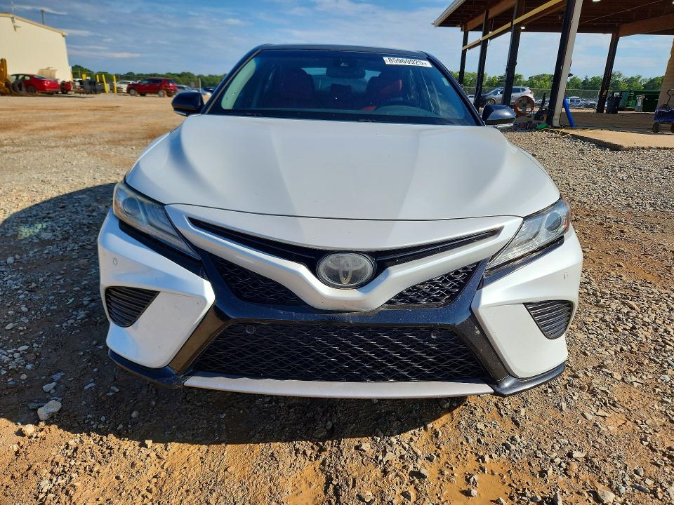Photo 5 from auction – 2018 TOYOTA CAMRY with VIN 4T1B61HK2JU154153