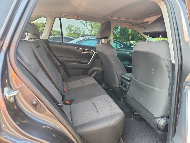 Photo 11 from auction – 2019 TOYOTA RAV4 with VIN JTMP1RFV6KJ015733