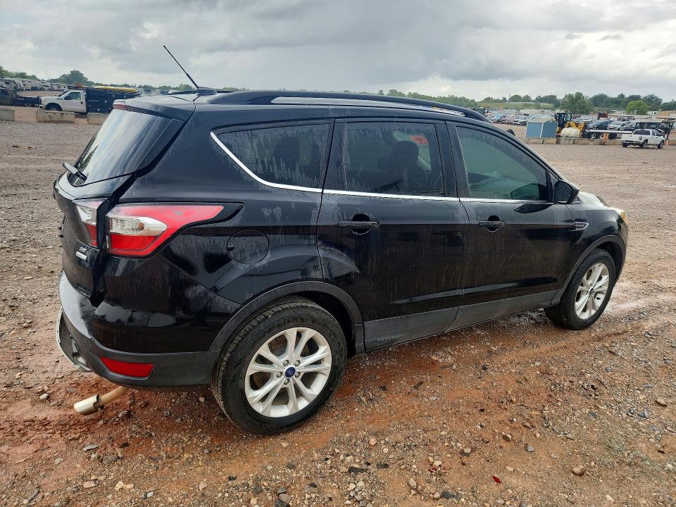 Photo 3 from auction – 2018 FORD ESCAPE with VIN 1FMCU0GD9JUA12325