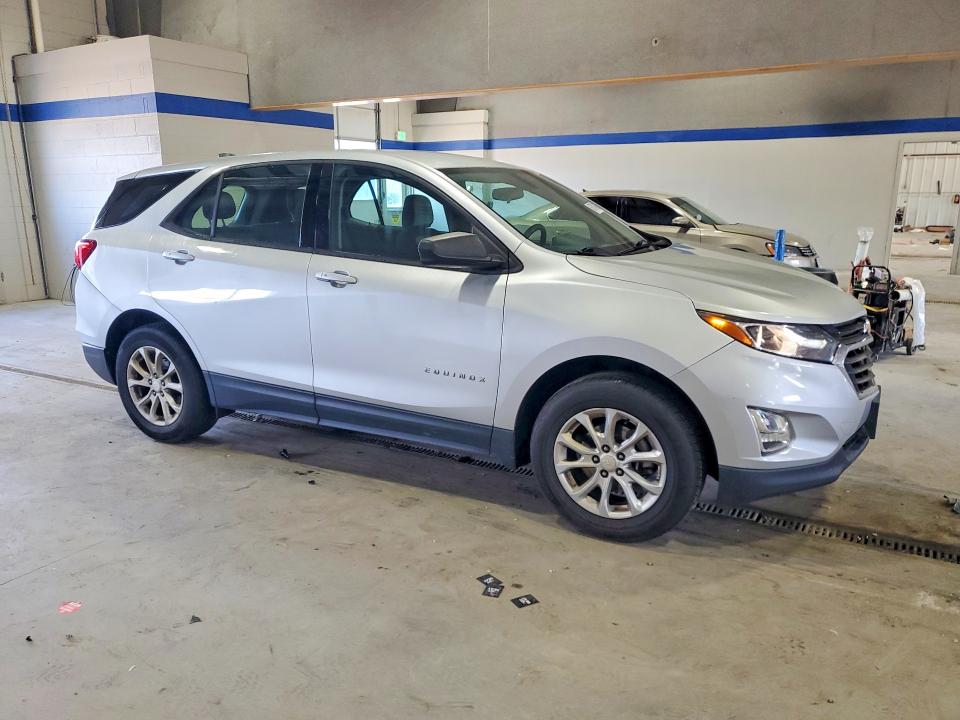 Photo 4 from auction – 2019 CHEVROLET EQUINOX with VIN 3GNAXHEV6KS565262
