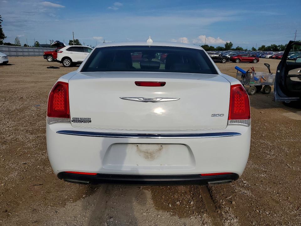 Photo 6 from auction – 2016 CHRYSLER 300 with VIN 2C3CCAAG8GH343686