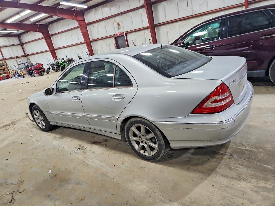 Снимка 2 от търг – 2007 MERCEDES-BENZ C с VIN WDBRF54H37F868003