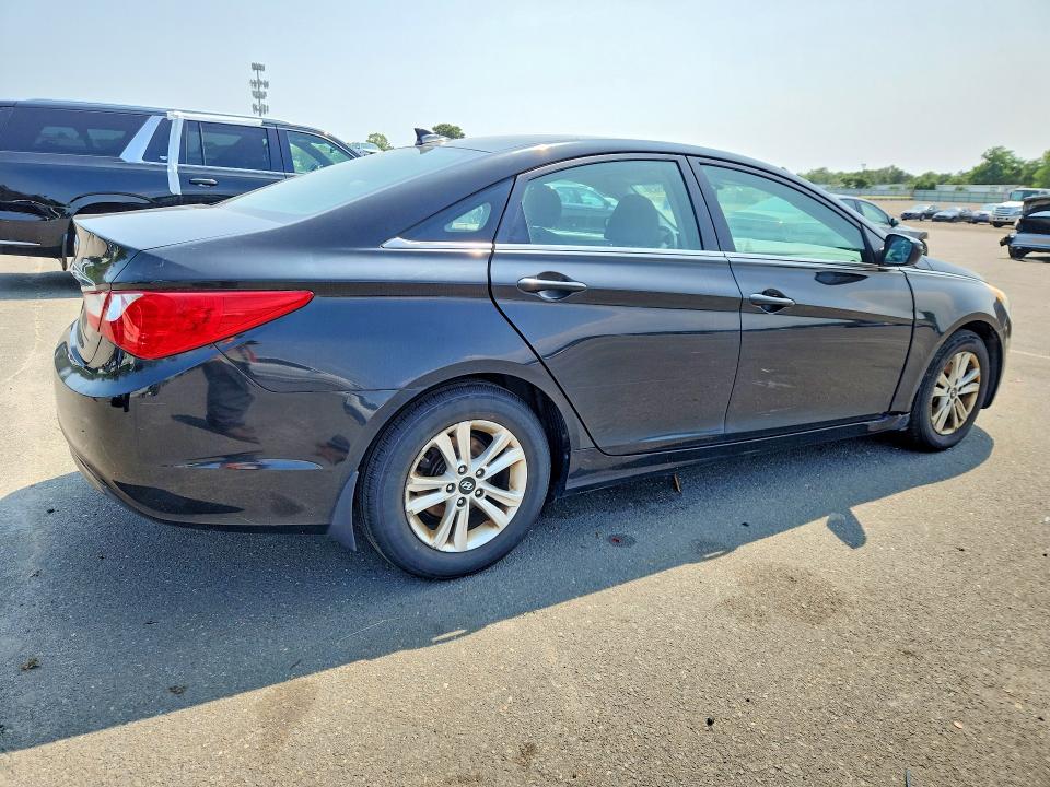 Photo 3 from auction – 2012 HYUNDAI SONATA with VIN 5NPEB4AC9CH483026