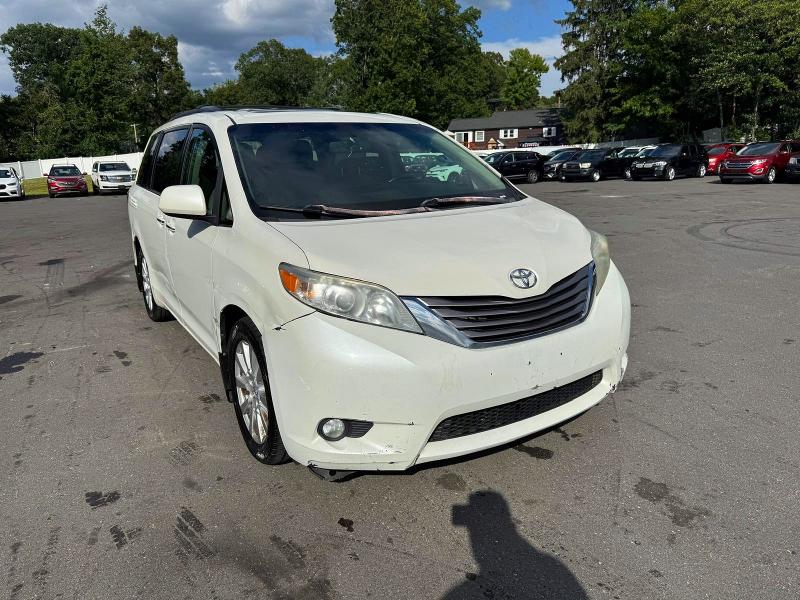 Photo 4 from auction – 2017 TOYOTA SIENNA with VIN 5TDDZ3DC4HS159092