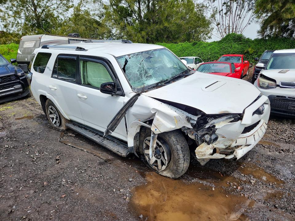 Photo 4 from auction – 2018 TOYOTA 4RUNNER with VIN JTEBU5JR8J5495412