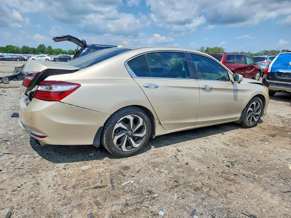 Photo 3 from auction – 2017 HONDA ACCORD with VIN 1HGCR2F94HA004046