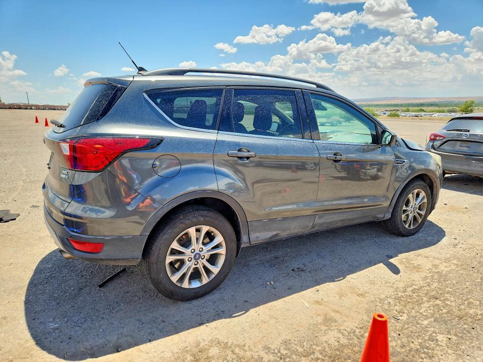Photo 3 from auction – 2019 FORD ESCAPE with VIN 1FMCU9HD1KUA35182