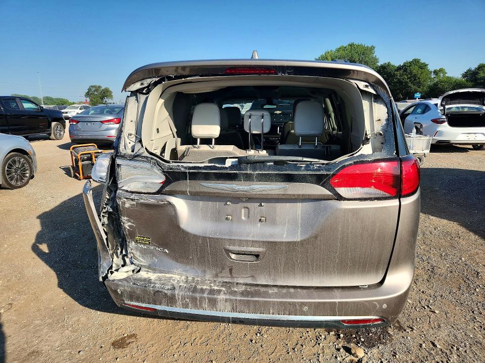 Photo 6 from auction – 2017 CHRYSLER PACIFICA with VIN 2C4RC1BG8HR839717
