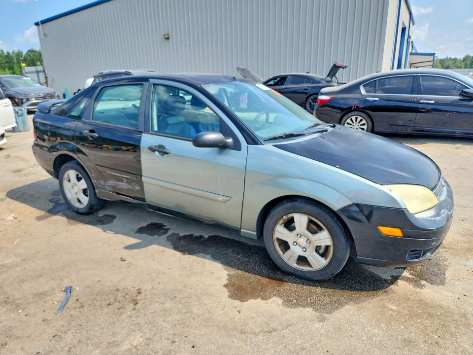 Zdjęcie 4 z aukcji – 2005 FORD FOCUS z VIN 1FAFP34N65W144384