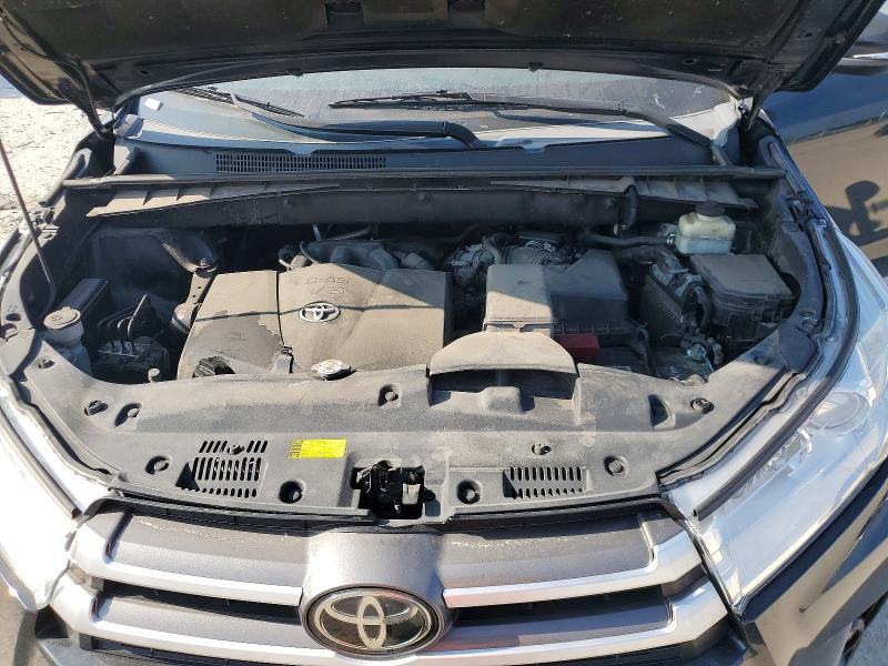 Снимка 12 от търг – 2018 TOYOTA HIGHLANDER с VIN 5TDJZRFH9JS838134