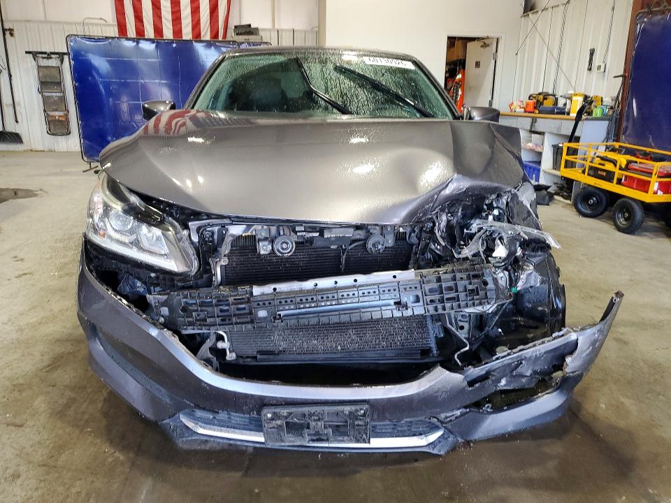 Photo 5 from auction – 2017 HONDA ACCORD with VIN 1HGCR2F38HA293704